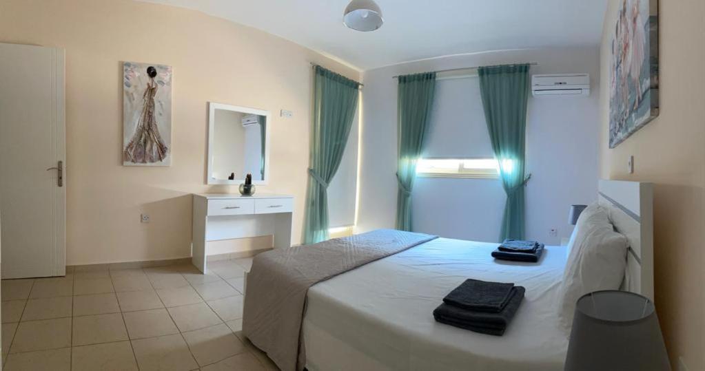 Royal Seacrest Residence Пафос Экстерьер фото